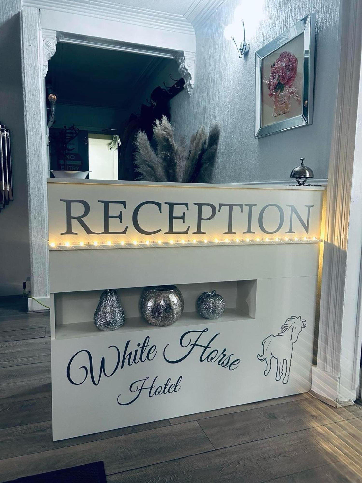 White Horse Hotel Strichen Exterior foto
